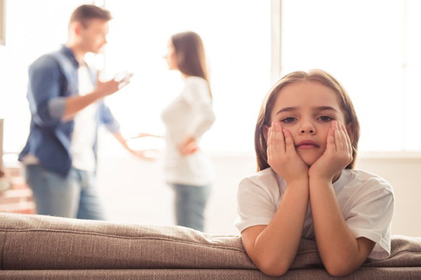 Pais brigando ou envolvendo filhos nos processos de divórcio